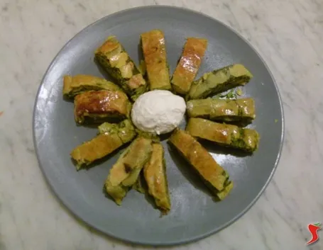 Rotolo di pasta brisè con crema di ricotta e spinaci