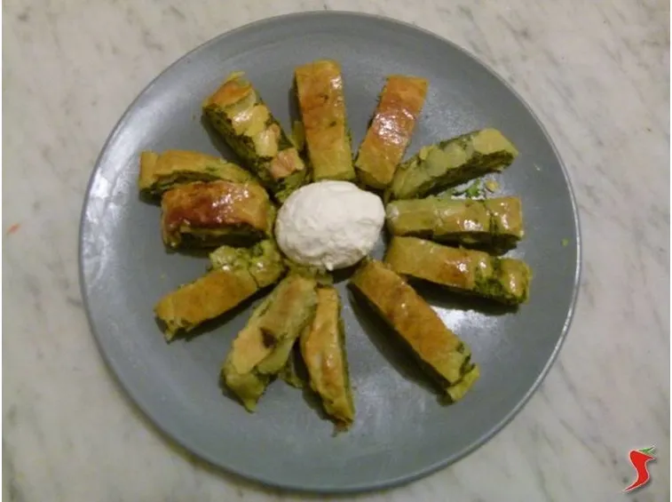 Rotolo di pasta brisè con crema di ricotta e spinaci