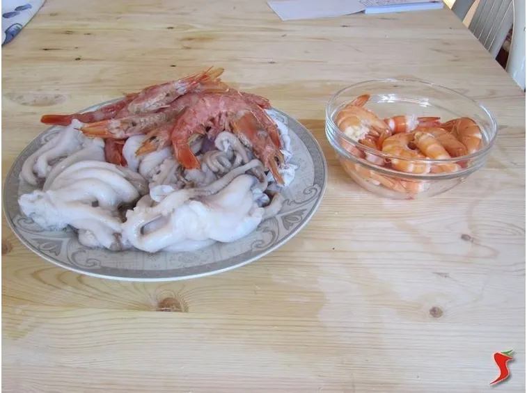 Lessare calamari, gamberetti, cozze, mazzancolle