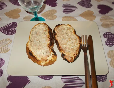 Bruschetta con salsiccia