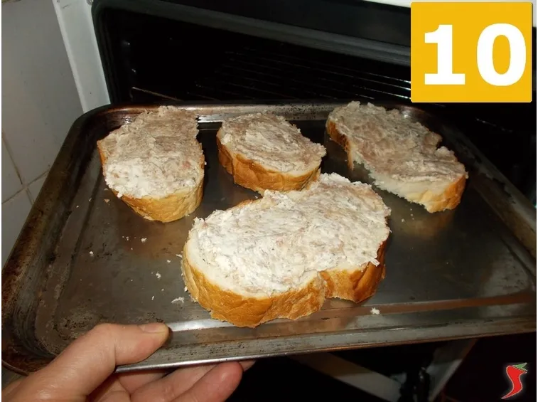 Bruschetta con salsiccia