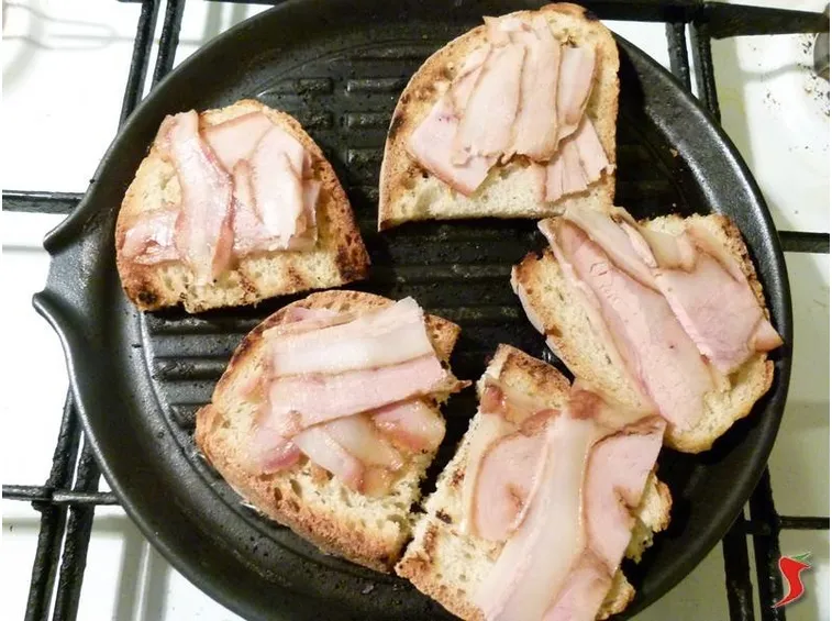 pane con i cigoli sulla piastra