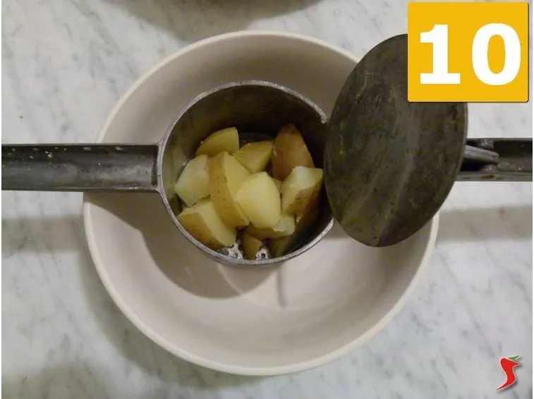 schiacciare le patate