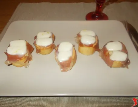 Crostini al prosciutto
