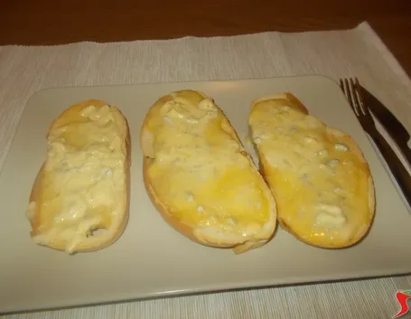 Crostini al gorgonzola