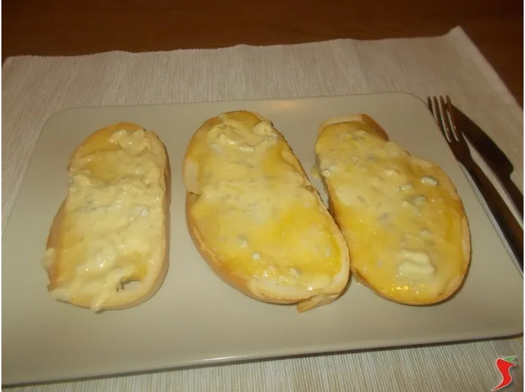 Crostini al gorgonzola