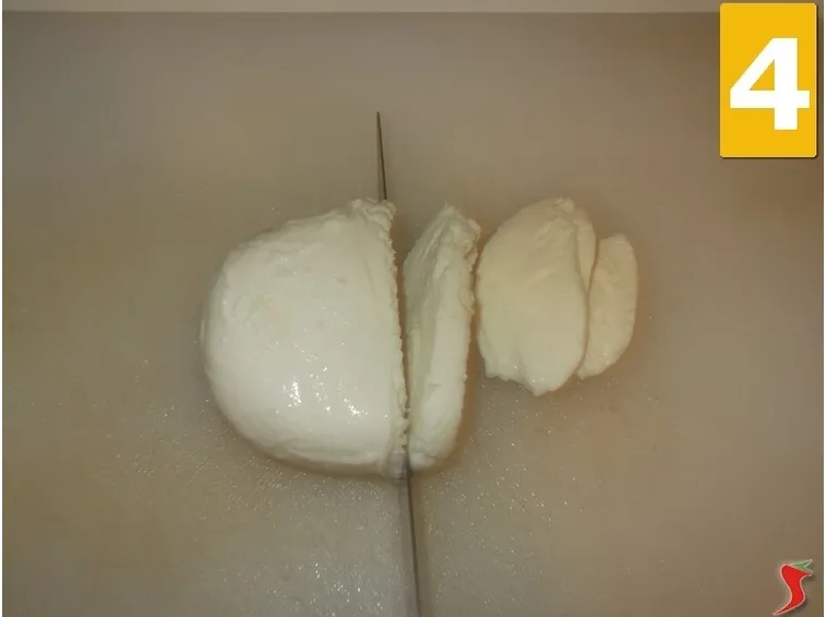 Preparazione mozzarella