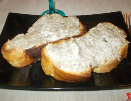 Crostini salsiccia stracchino