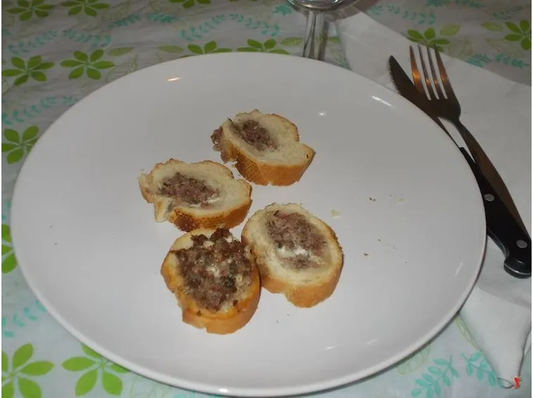 I crostini alle salsicce