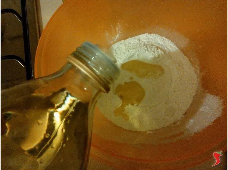 aggiunta olio alla farina e al burro