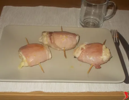 Gli involtini di pollo e pancetta