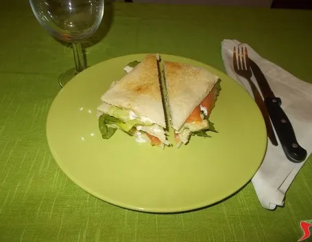 Il sandwich al salmone