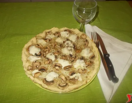 La torta salata ai funghi e patate
