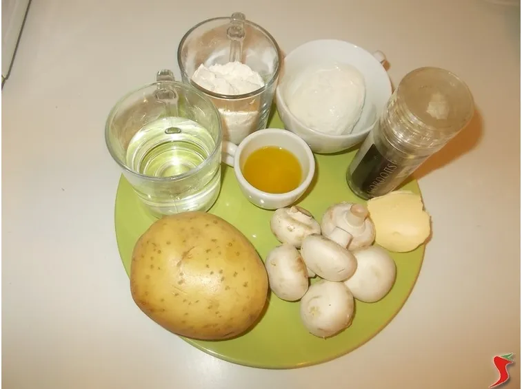 La torta salata ai funghi e patate