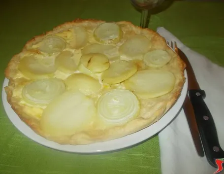La torta salata di patate e cipolle