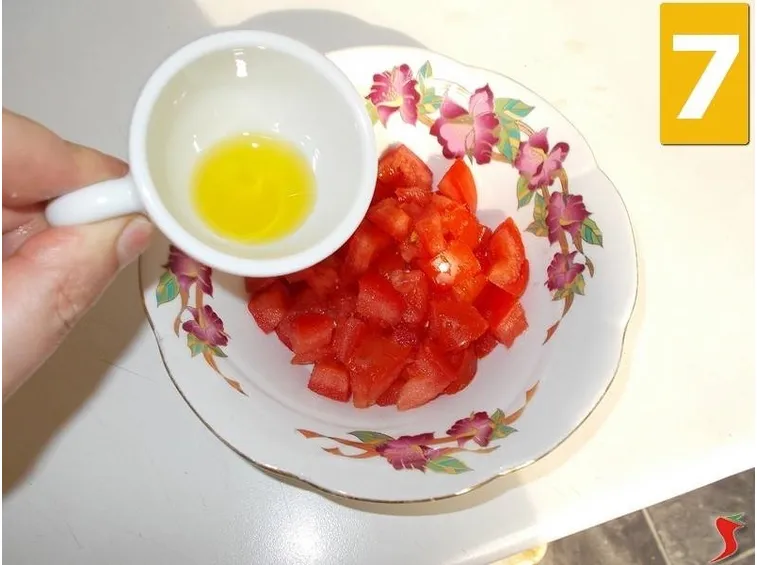 Il condimento dei pomodori