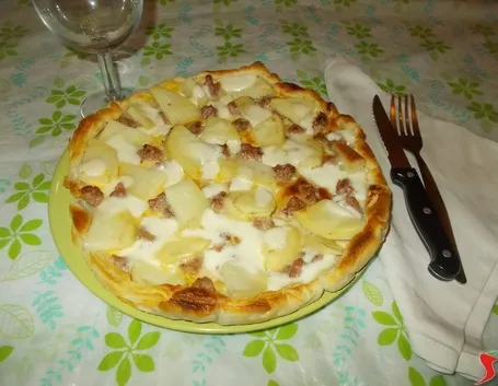 La torta salata alla salsiccia