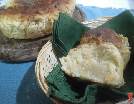 Ciambella salata  allo strutto bimby
Un cucchiaino di sale  
Un pizzico di pepe 
100 grammi di provolone dolce tagliato a cubetti
80 grammi di formaggio grattugiato o formaggi misti grattugiati
Altre spezie a piacere ( peperoncino, timo, lauro)
Altr