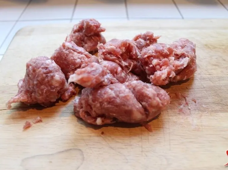 spaccare la salsiccia