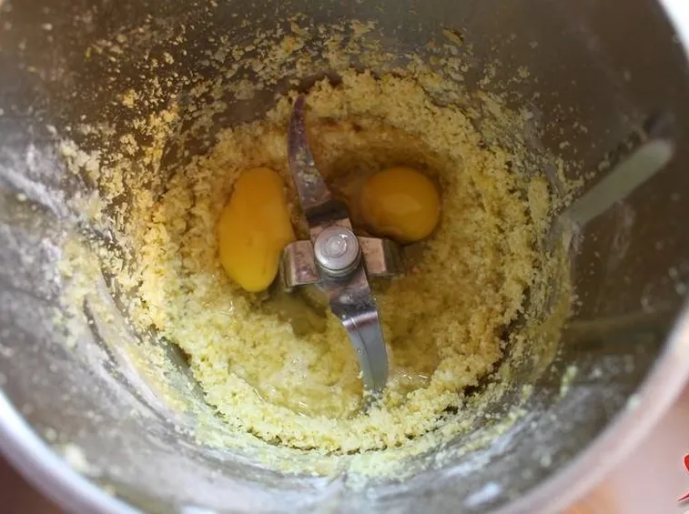 aggiungere gli ingredienti nel bimby