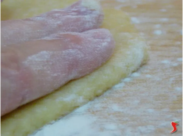 primo piano pasta frolla stesa