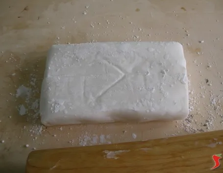 panetto di pasta di zucchero