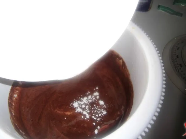 aggiungere cioccolato e farina