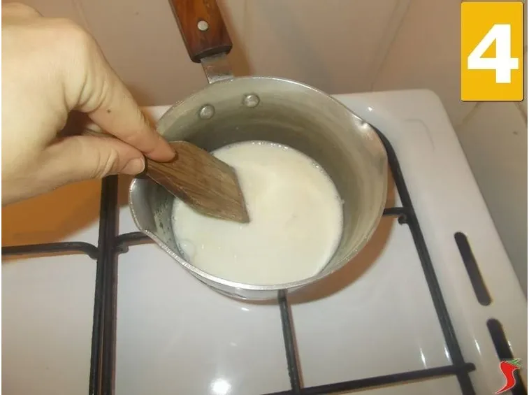 Cuocere la crema pasticcera