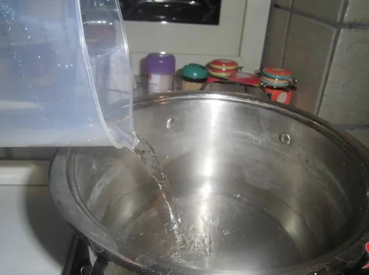 preparazione acqua profumata agli agrumi