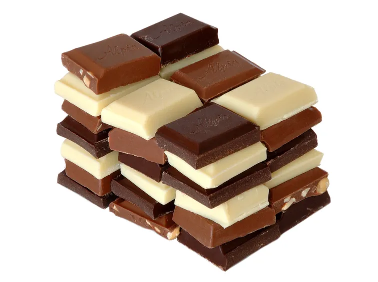 Come formare il guscio di cioccolato fondente nello stampo