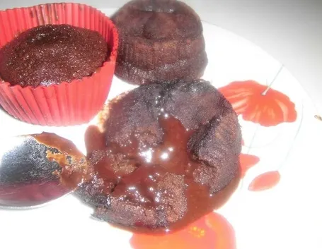 Torta con cuore morbido di cioccolato