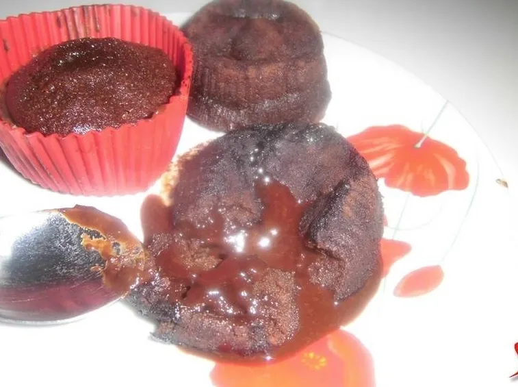 Torta con cuore morbido di cioccolato