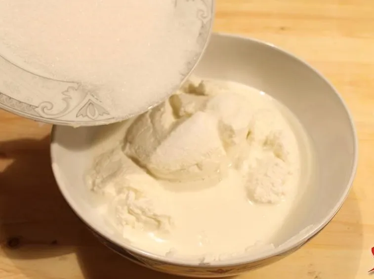 ricotta, zucchero e latte
