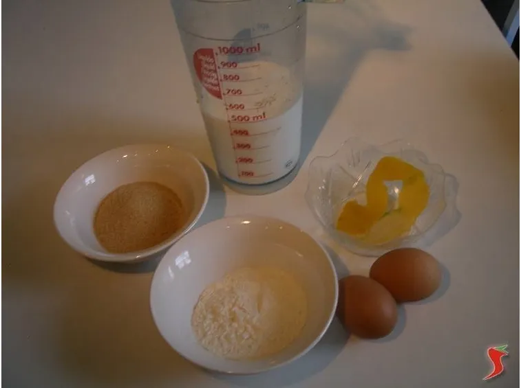 latte uova, zucchero, farina, scorza di limone