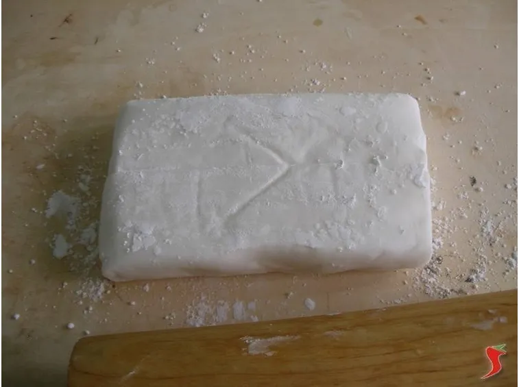 panetto di pasta di zucchero bianco