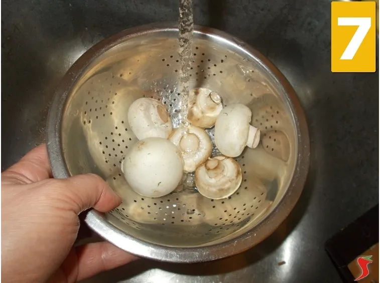 Sugo funghi e salsiccia