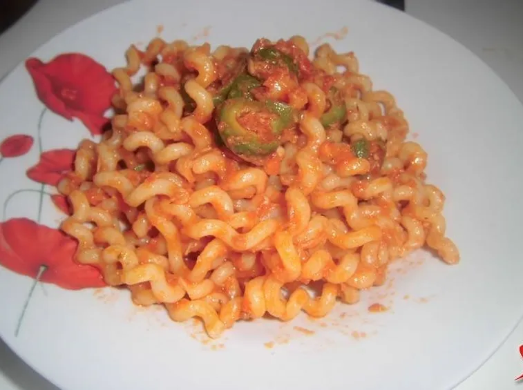 Sugo con tonno e olive 