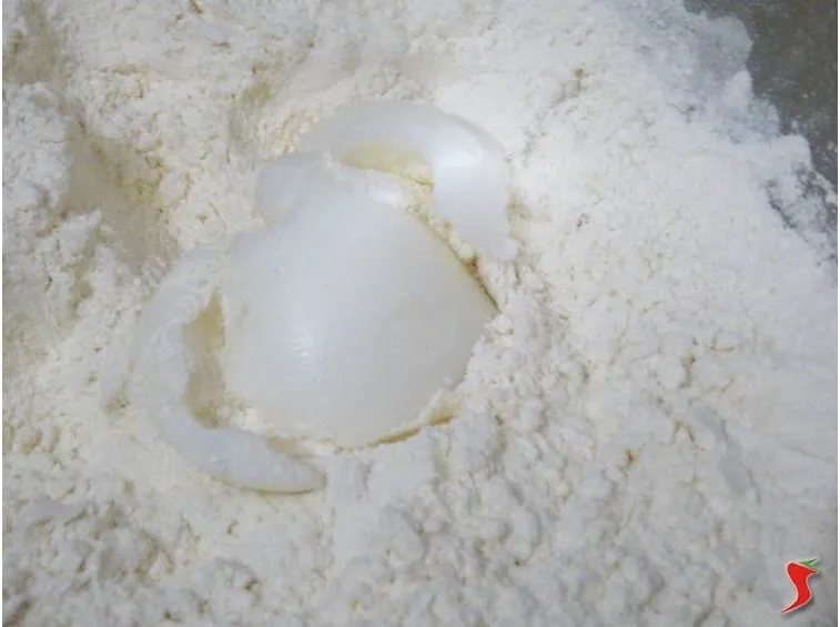 unisco tutti gli ingredienti in una ciotola