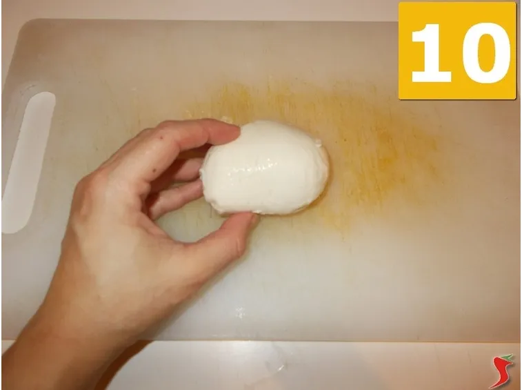 Lavorate la mozzarella