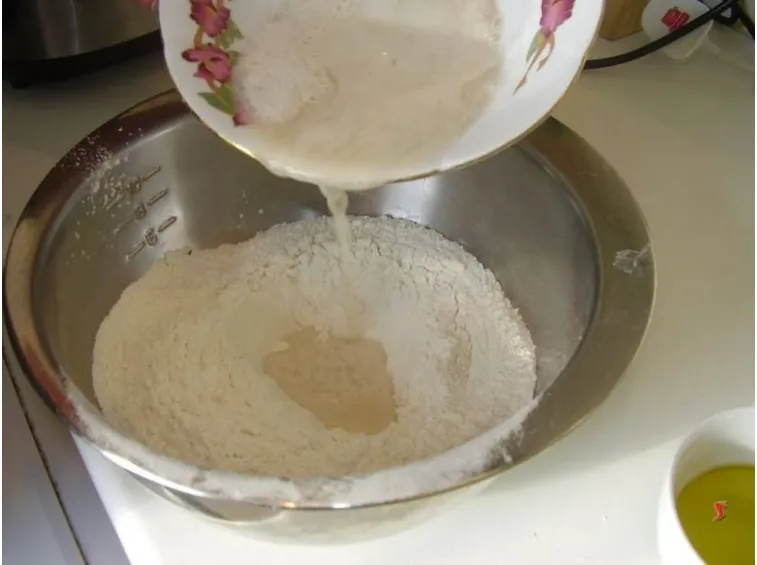 unire gli ingredienti per impasto