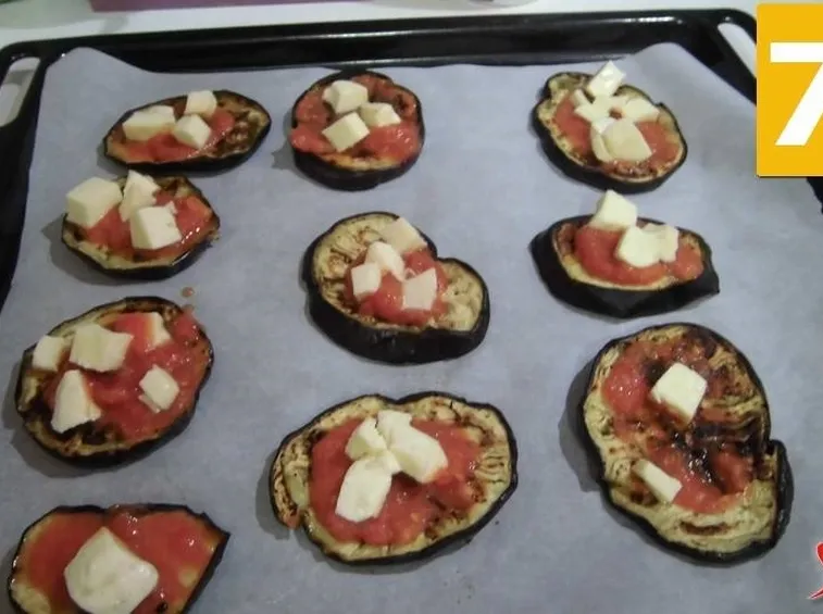 Cuocere le pizzette 