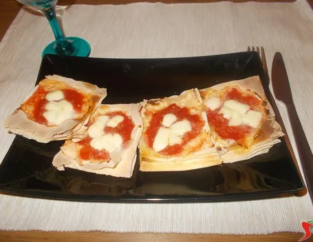 Pizzette di pasta sfoglia