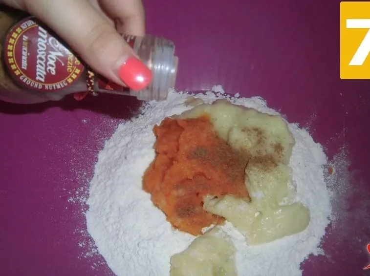 Impastare gli gnocchi