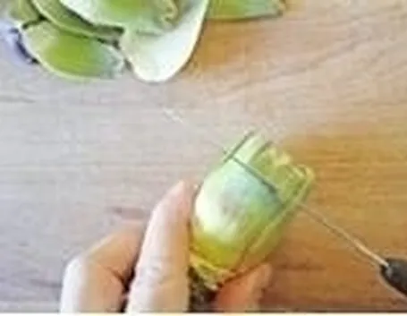 Tagliare i carciofi