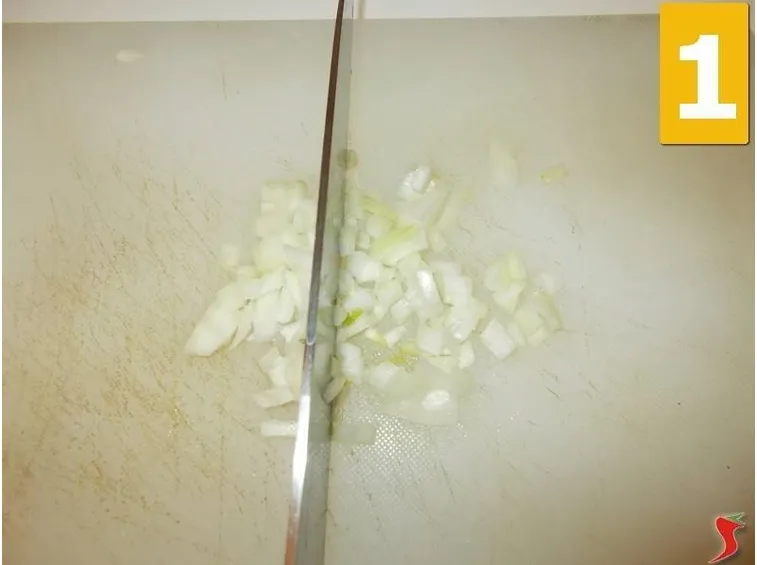 Preparare gli ingredienti per il soffritto