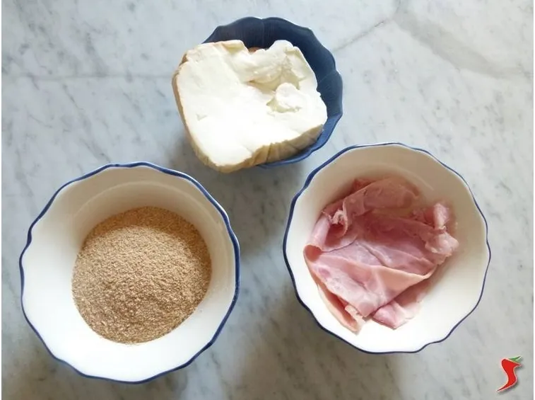 provola, prosciutto e pane grattugiato
