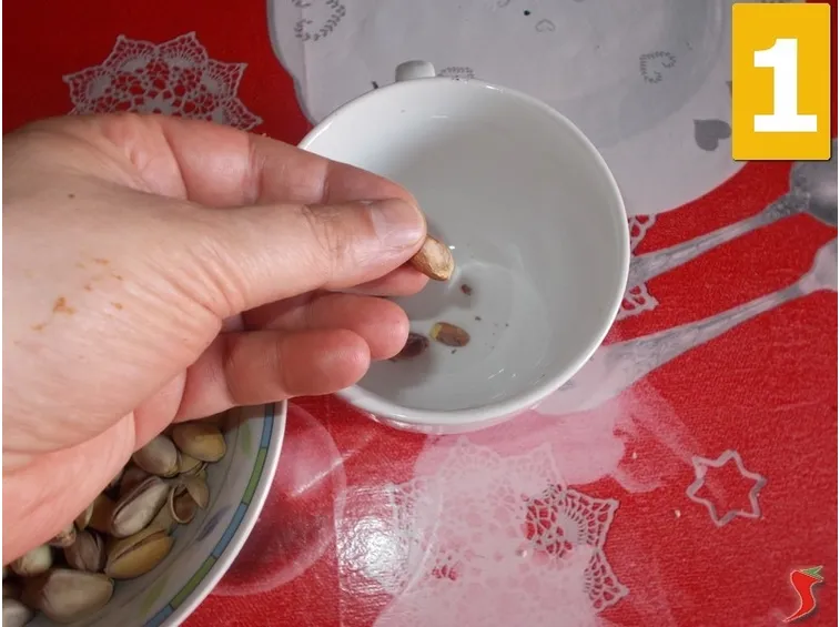 Sbucciare i pistacchi