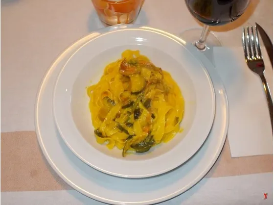 La pasta con i fiori di zucca