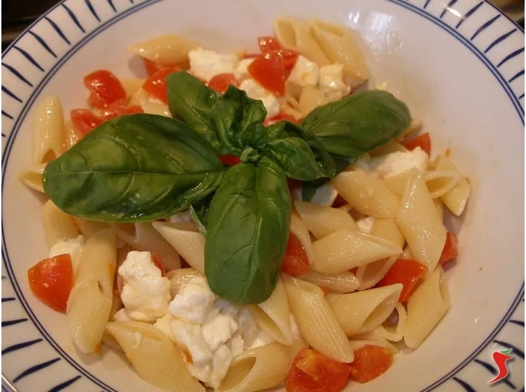 unire la pasta al condimento
