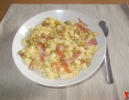 Pasta prosciutto e piselli